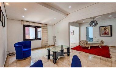 Casa de 3 niveles para la renta amoblada en el Poblado