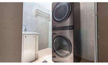 Casa de 3 niveles para la renta amoblada en el Poblado