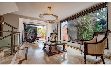 Casa de 3 niveles para la renta amoblada en el Poblado