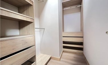 EN VENTA – CASA ESQUINERA EN UNIDAD CERRADA DE EL RETIRO 