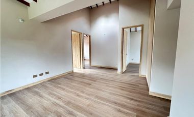 EN VENTA – CASA ESQUINERA EN UNIDAD CERRADA DE EL RETIRO 