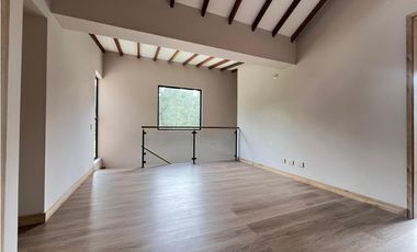 EN VENTA – CASA ESQUINERA EN UNIDAD CERRADA DE EL RETIRO 