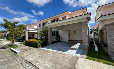 Se Alquila y Vende Casa en Costa Verde