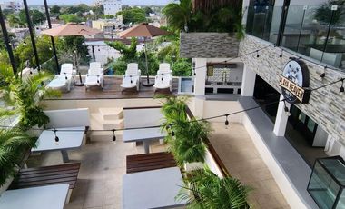 Oportunidad Única en Playa del Carmen: Edificio Comercial con Hostal y Roof Top Bar