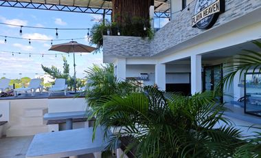 Oportunidad Única en Playa del Carmen: Edificio Comercial con Hostal y Roof Top Bar