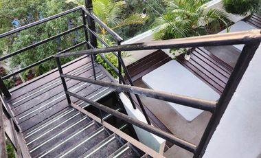 Oportunidad Única en Playa del Carmen: Edificio Comercial con Hostal y Roof Top Bar