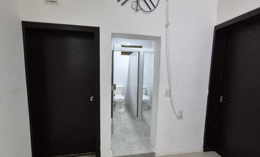 Oportunidad Única en Playa del Carmen: Edificio Comercial con Hostal y Roof Top Bar