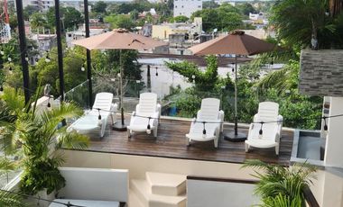 Oportunidad Única en Playa del Carmen: Edificio Comercial con Hostal y Roof Top Bar