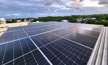 Oportunidad Única en Playa del Carmen: Edificio Comercial con Hostal y Roof Top Bar