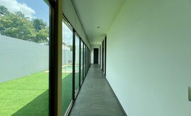 CASA EN VENTA DE UNA SOLA PLANTA CON 3 HABITACIONES Y ALBERCA EN ARBOREA CONKAL