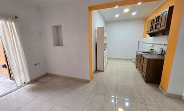 ALQUILER DE CASA 4 AMBIENTES CON PILETA DE NATACION - MONTE GRANDE