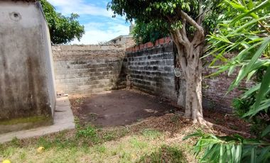 Se vende casa a metros de avenida F. Zuviria.