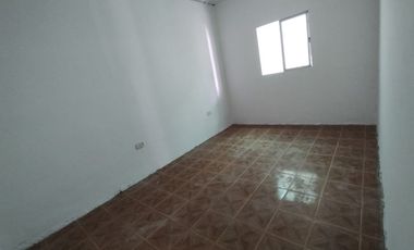 Se vende casa a metros de avenida F. Zuviria.