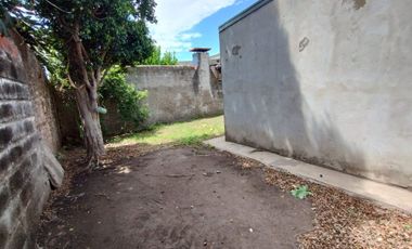 Se vende casa a metros de avenida F. Zuviria.