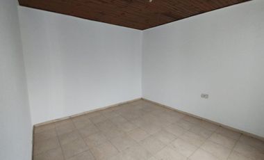 Se vende casa a metros de avenida F. Zuviria.