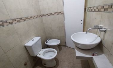 Se vende casa a metros de avenida F. Zuviria.