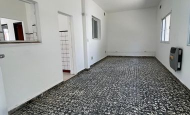 Casa en alquiler en Moron Sur