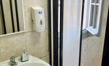 A UNA CUADRA DE PLAZA DE CURICÓ