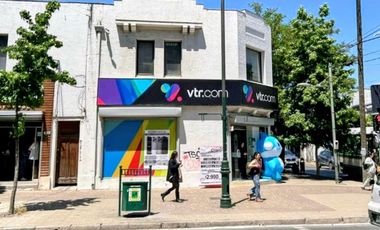 A UNA CUADRA DE PLAZA DE CURICÓ