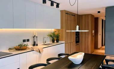 A UNA CUADRA DE PLAZA DE CURICÓ