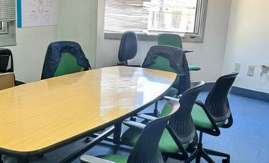 A UNA CUADRA DE PLAZA DE CURICÓ