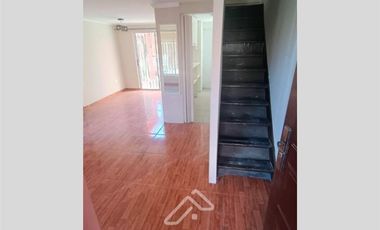 Casa en Arriendo en Los Caiquenes 2175