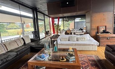 Casa en Venta en Moderna casa en club de golf Los Lirios