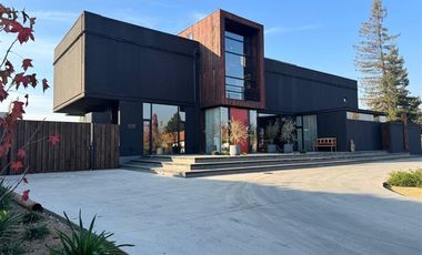 Casa en Venta en Moderna casa en club de golf Los Lirios