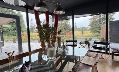 Casa en Venta en Moderna casa en club de golf Los Lirios