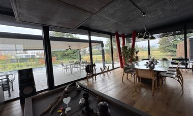 Casa en Venta en Moderna casa en club de golf Los Lirios