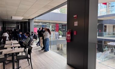 Local Comercial en Arriendo en Amplio local en mejor zona de negocios de Las Condes con gran afluencia de público