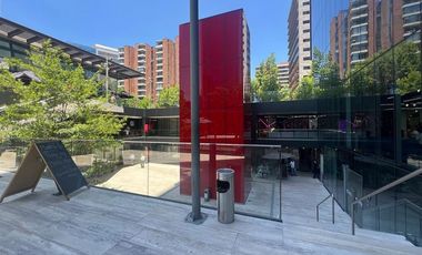 Local Comercial en Arriendo en Amplio local en mejor zona de negocios de Las Condes con gran afluencia de público