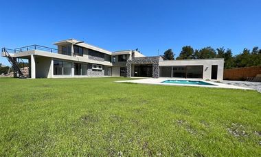 Casa en Venta en Preciosa casa en Club de Golf Los Lirios