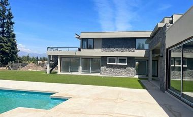 Casa en Venta en Preciosa casa en Club de Golf Los Lirios