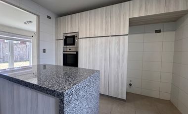 Arriendo casa de 3 dormitorios en la ciudad de Temuco Barrio Inglés botrolhue