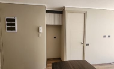 ARRIENDO DEPTO  1D1B CON ESTACIONAMIENTO