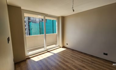 ARRIENDO DEPTO  1D1B CON ESTACIONAMIENTO