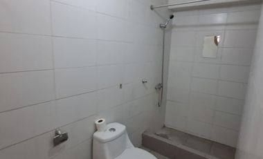 SE ARRIENDA AMPLIA CASA OFICINA O HABITACIONAL