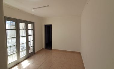 SE ARRIENDA AMPLIA CASA OFICINA O HABITACIONAL