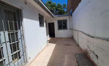 SE ARRIENDA AMPLIA CASA OFICINA O HABITACIONAL