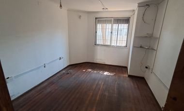 SE ARRIENDA AMPLIA CASA OFICINA O HABITACIONAL
