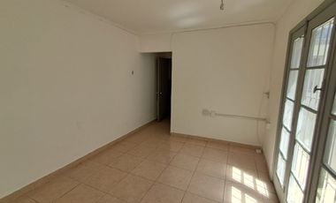 SE ARRIENDA AMPLIA CASA OFICINA O HABITACIONAL