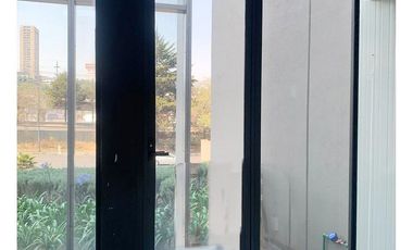 Local en renta en Santa Fe con terraza en avenida principal (FD)