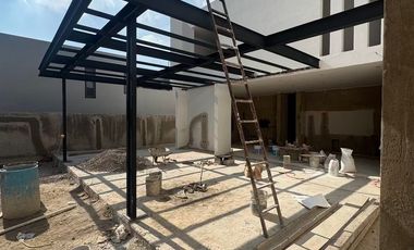 CASA EN RENTA EN COLINAS DE SAN JAVIER