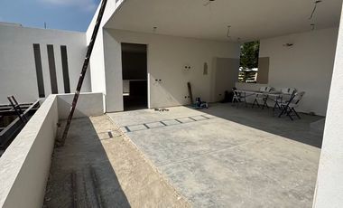 CASA EN RENTA EN COLINAS DE SAN JAVIER