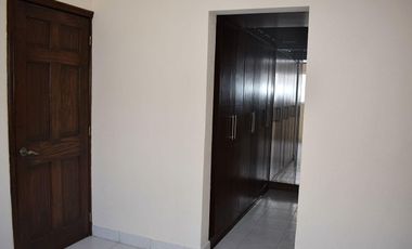 CASA EN RENTA CON USO DE SUELO PARA OFICINAS