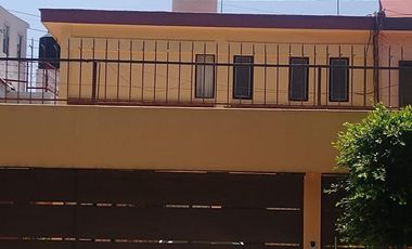 CASA EN RENTA CON USO DE SUELO PARA OFICINAS