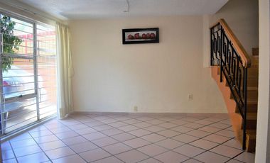 CASA EN RENTA CON USO DE SUELO PARA OFICINAS