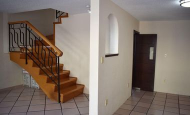 CASA EN RENTA CON USO DE SUELO PARA OFICINAS