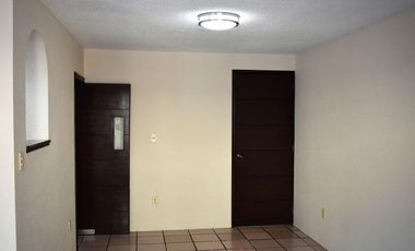 CASA EN RENTA CON USO DE SUELO PARA OFICINAS